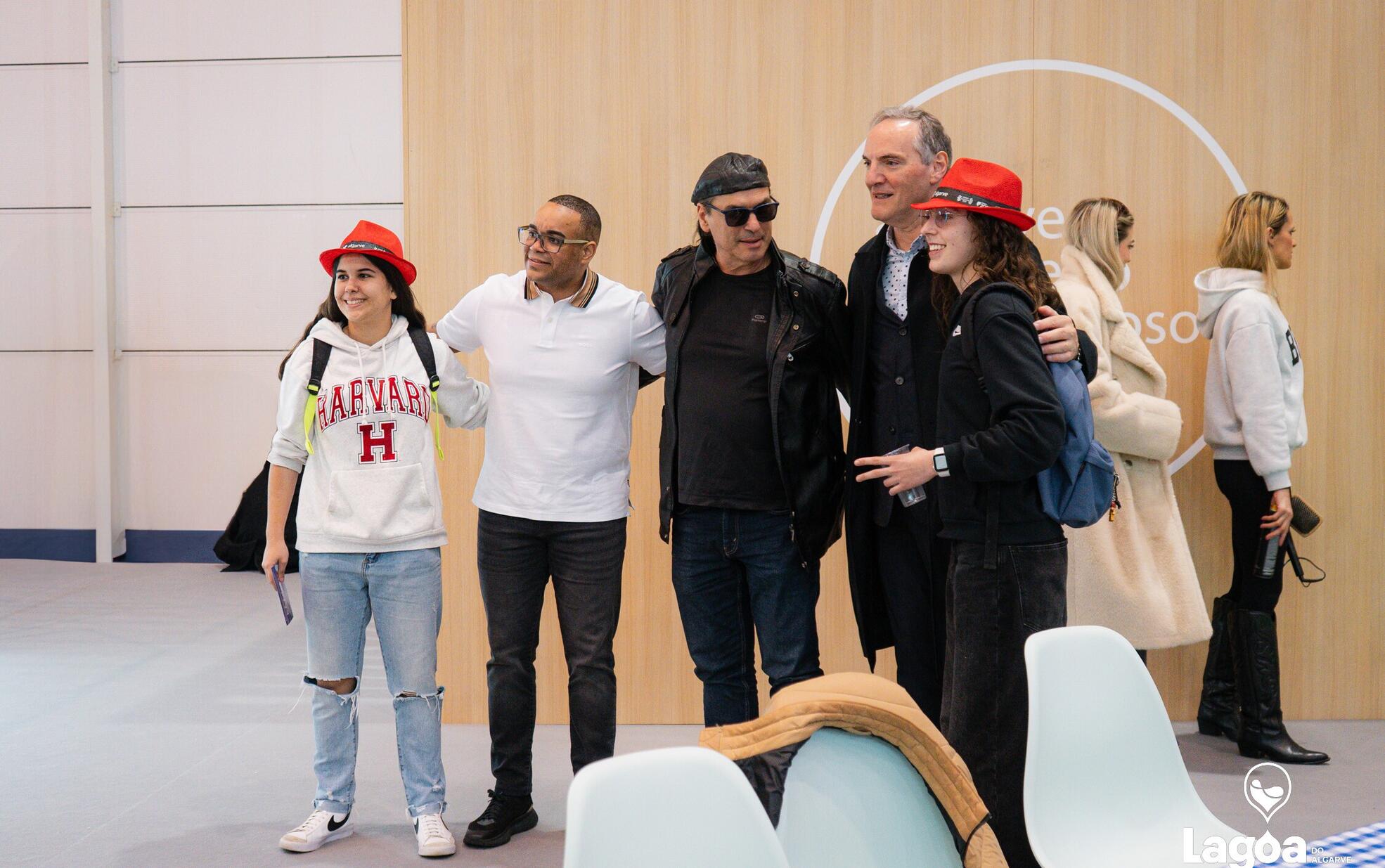 Badoxa e Miguel Ângelo com fãs