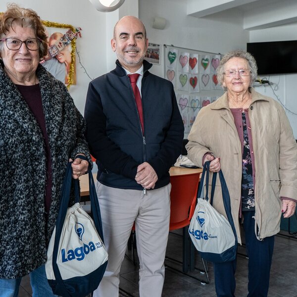  Entrega de Presentes de Natal ao Centro Sénior de Carvoeiro