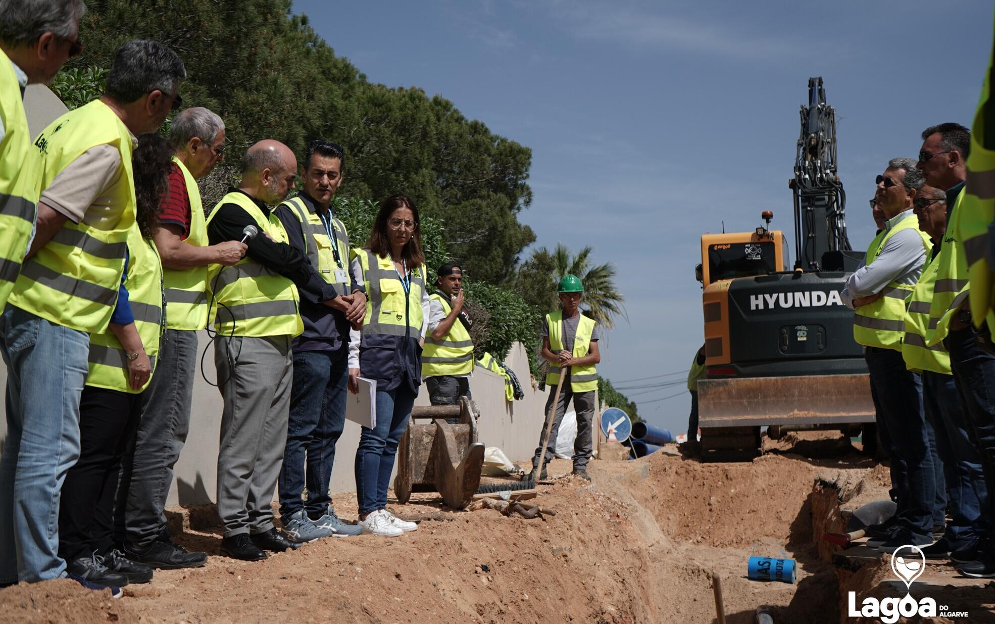 Executivo Municipal convida a comunicação social e Deputados Municipais a visitarem as empreitada...