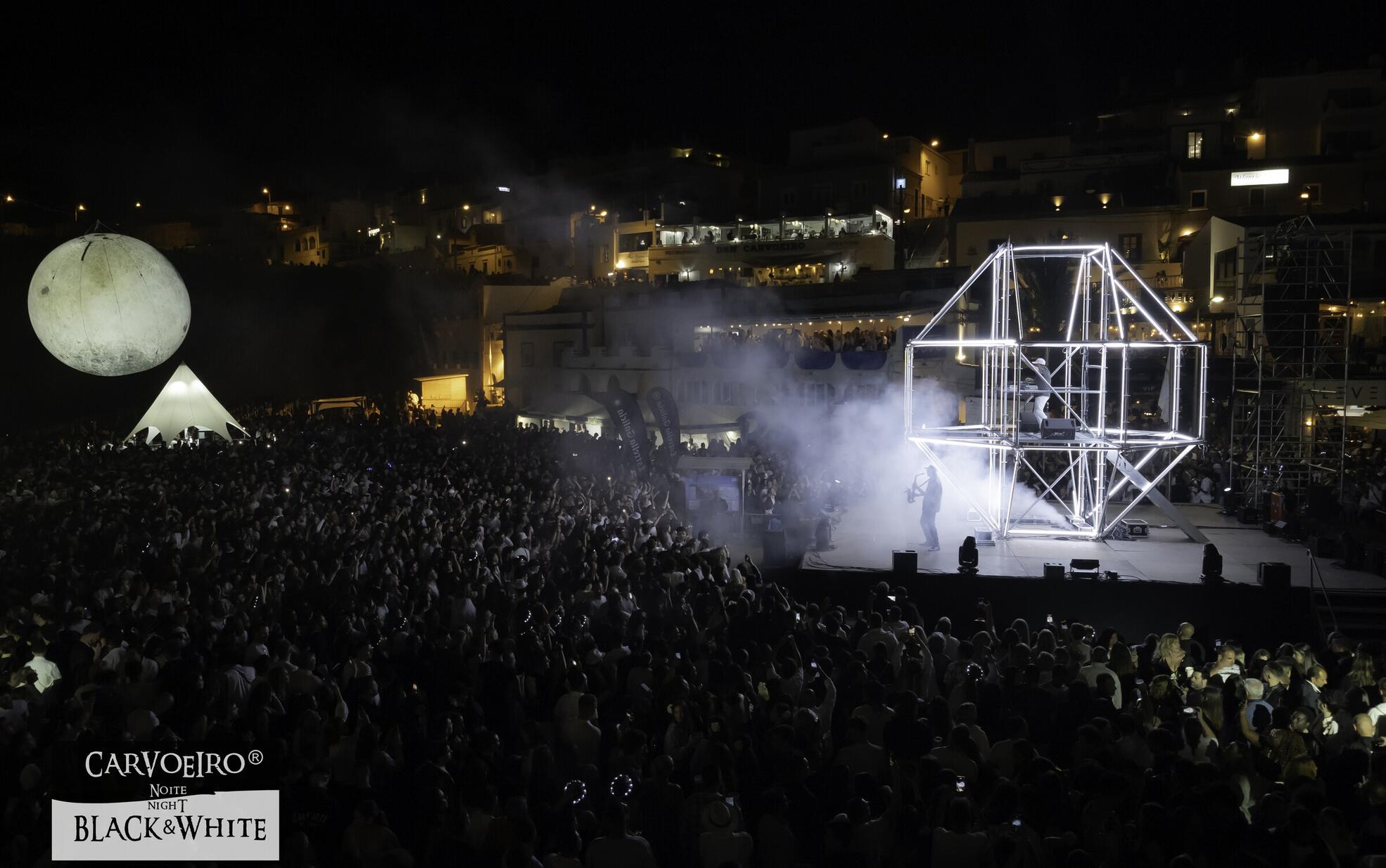 Lagoa celebrou 10 anos da Carvoeiro Black&White com recorde de participantes e um forte impacto e...
