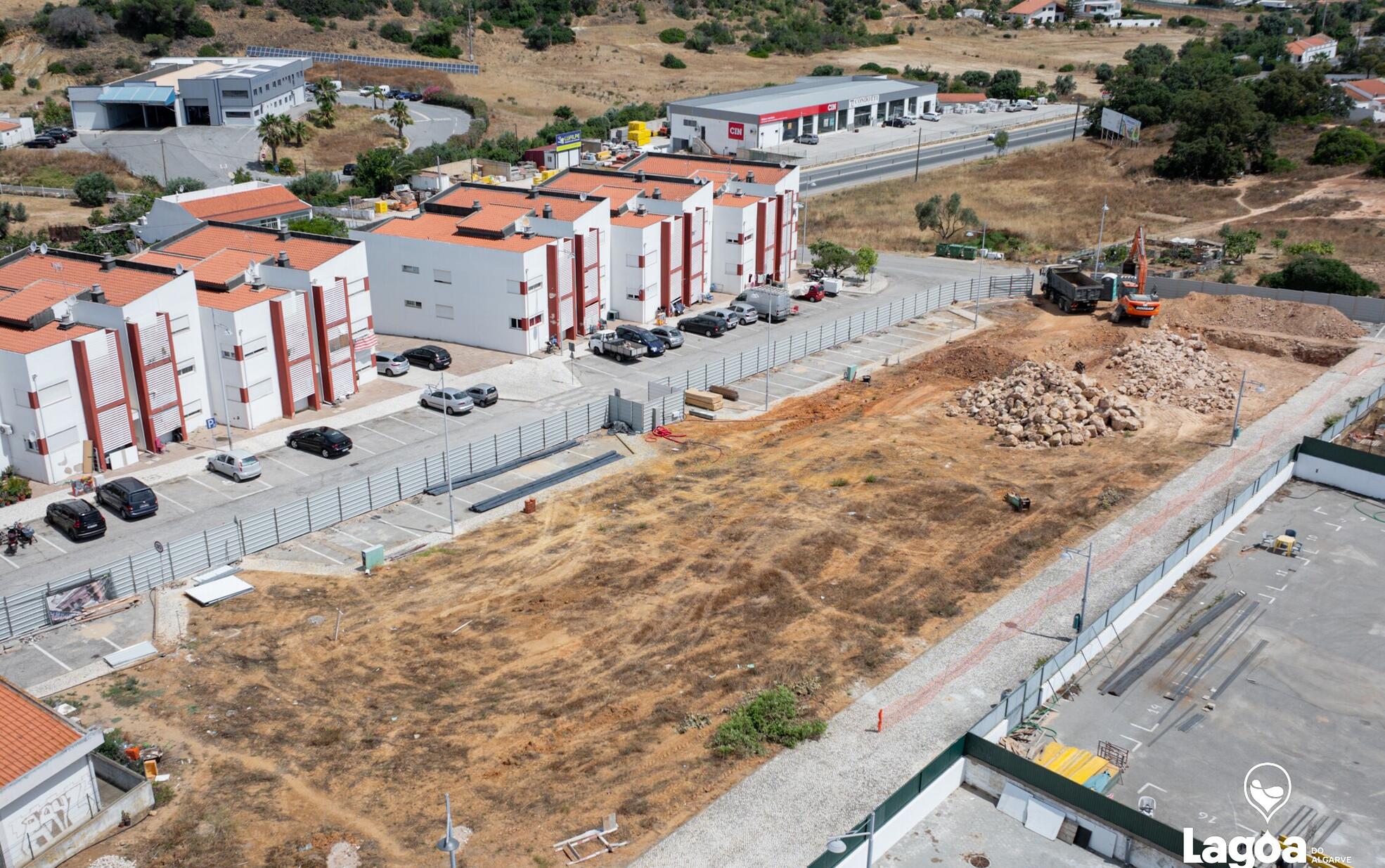 Município de Lagoa inicia a empreitada de construção de habitação em Porches