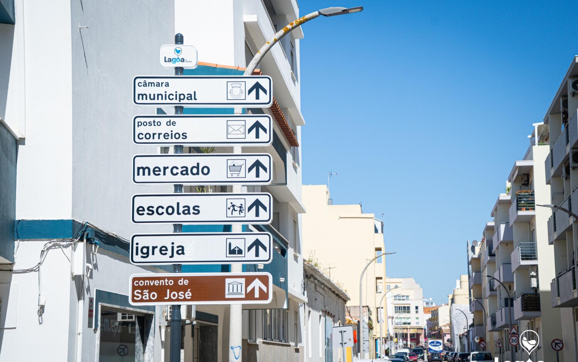 Município de Lagoa renova sinalização urbana direcional do concelho