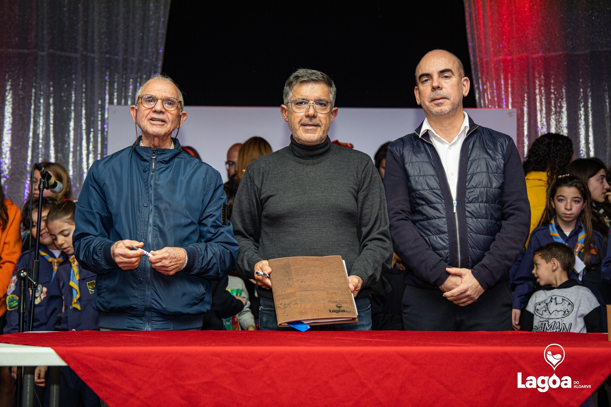 O Município de Lagoa, a Fábrica da Igreja Paroquial de Ferragudo e a Junta de Freguesia de Ferrag...