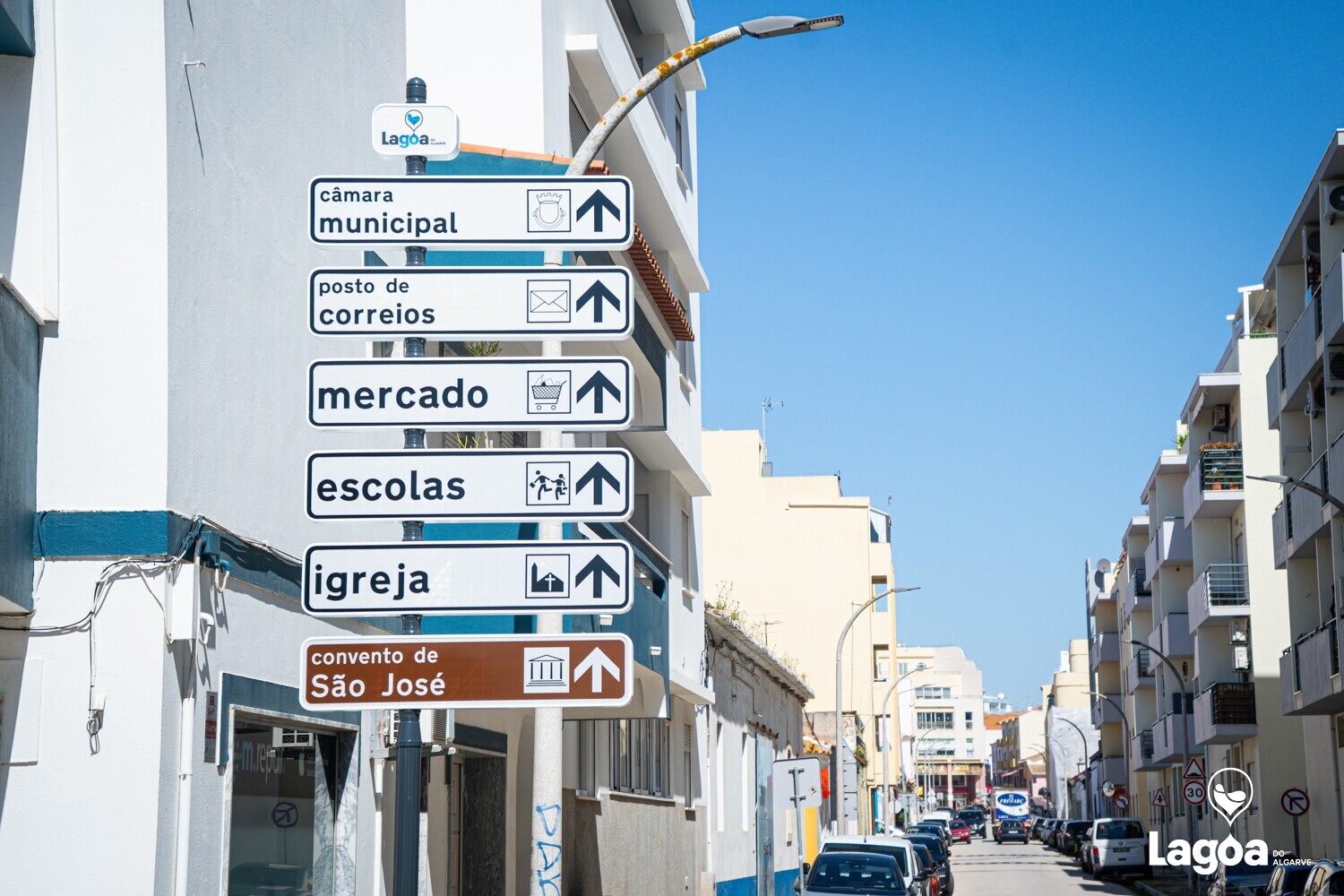 Município de Lagoa renova sinalização urbana direcional do concelho
